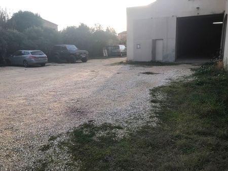 entrepôt de 170 m2 avec bureaux entre nîmes ales et uzès