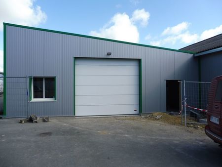 loue dépôt neuf 225 m² ou 450 m² avec bureau à noyal chatillon