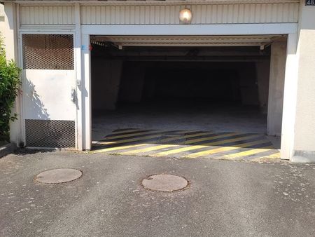 place de parking dans garage fermé beaulieu