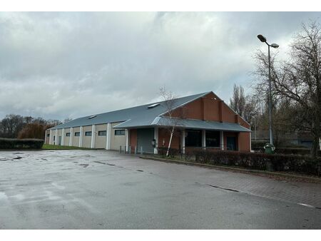 gamaches (80) - local commercial 1048 m2 et 70 places de parking