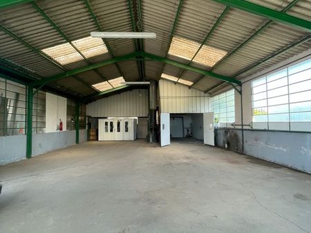 loue depot 250 m2