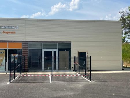 local commercial 140 m²