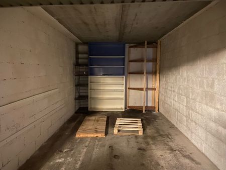 garage box 15m² à louer à annemasse