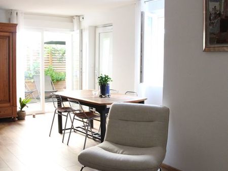 bischheim  petite maison dans copropriété 8 lots réhabilité en 2018. 64m²  grand salon en 