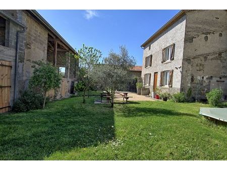 maison de ville avec jardin et dépendances