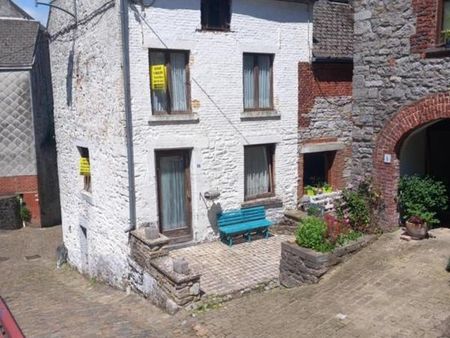 maison située au centre de walcourt