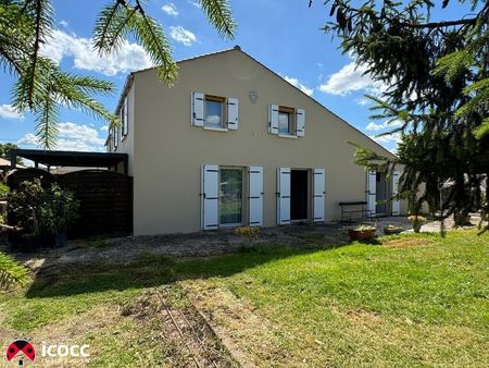 maison confortable et spacieuse dans un village calme