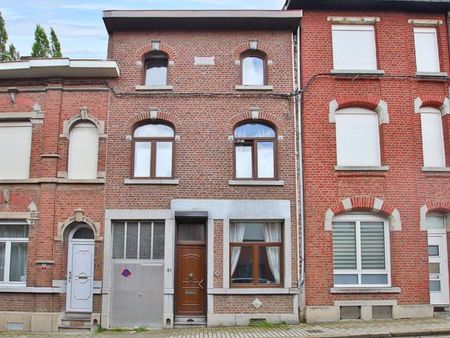 maison d'habitation 2 façades avec jardin et garage