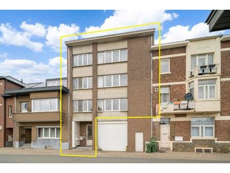 te renoveren appartementsgebouw bestaande uit drie appartementen en een studio  vlakbij he