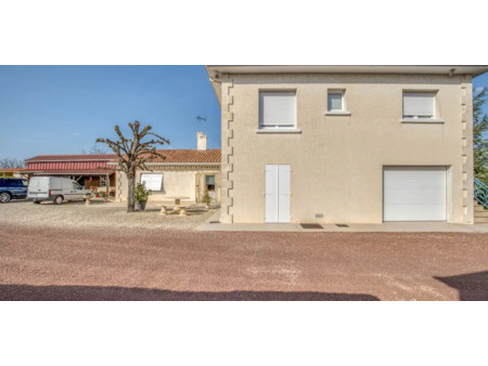 maison avec piscine et terrasse saint-jean-d'angély (17)