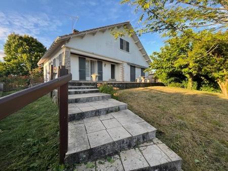 vente maison à montjean (16240) : à vendre / 181m² montjean