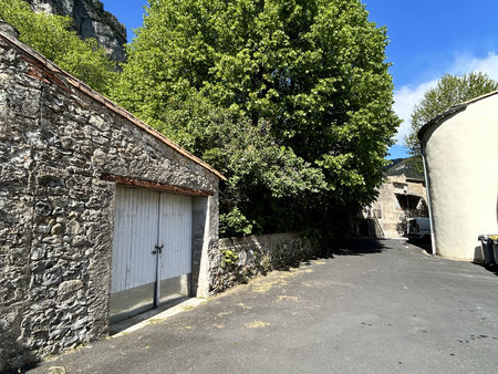 garage sur 200m2 de terrain