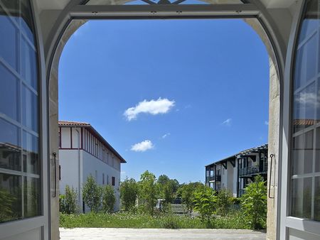 charmant appartement t3 avec un jardin privatif proche des commerces à saint pierre d'irub