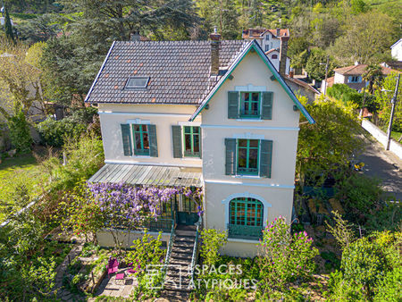 maison de caractère aux très beaux volumes dans lyon