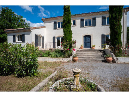 belle maison contemporaine avec piscine dans un coin de nature proche d'aubenas