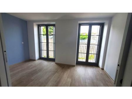 joli appartement 3-4 chambres en duplex 102m2 avec loggia au cœur du village de laplume