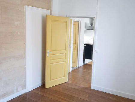 location appartement 3 pièces à courseulles-sur-mer (14470) : à louer 3 pièces / 40m² cour