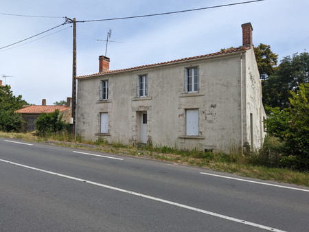 spacieuse maison de 4 chambres à coucher avec excellente distance de trajet  a rafraichir 