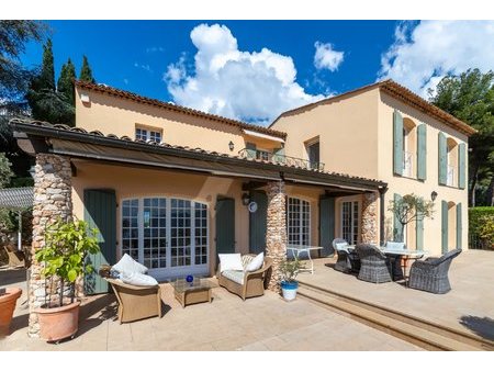 roquebrune-cap-martin  à vendre  belle maison avec piscine et vue panoramique.