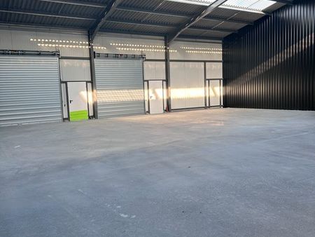 hangar - entrepôt - dépôt - stockage - atelier - 335m2