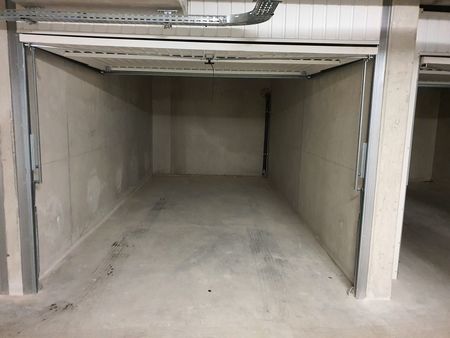 garage / box 16m² château-gombert