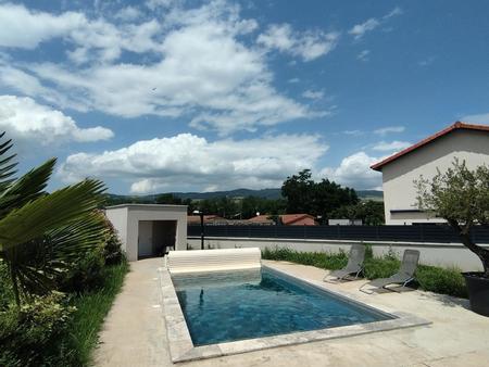 belle maison récente  de plain pied  avec piscine