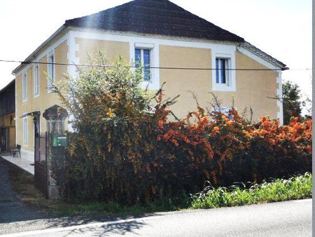 maison ancienne rénovée avec grand terrain clos