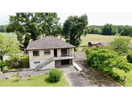 maison avec dépendances et grand terrain clôturé