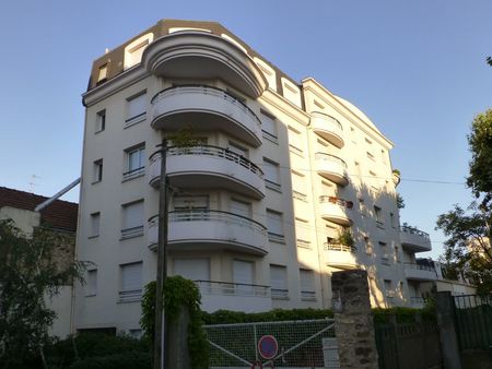 appartement 2 pièces 47 m² avec balcon  cave + parking en sous-solg