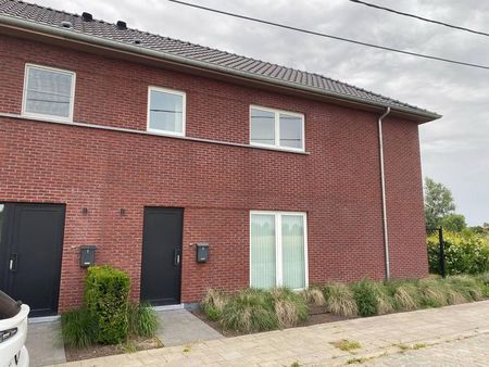 maison mitoyenne récente avec jardin à vendre à lo-reninge.