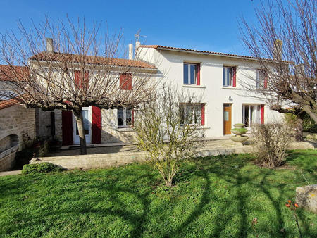 vente maison à saint-coutant-le-grand (17430) : à vendre / 152m² saint-coutant-le-grand