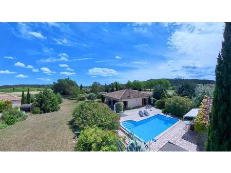 belle villa avec vue imprenable  piscine et garage