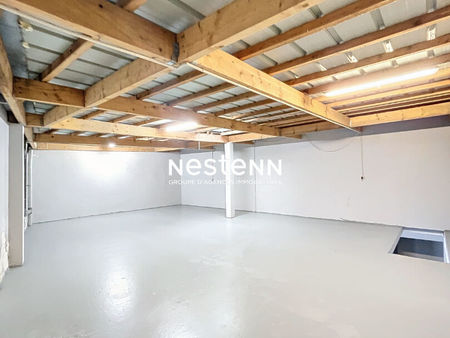 local à usage d'entrepôt sur 2 niveaux 147 m² au total + studio 28 m²