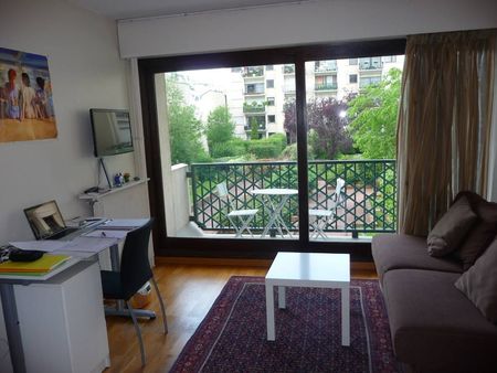 studio 23m² meublé avec grand balcon à courbevoie