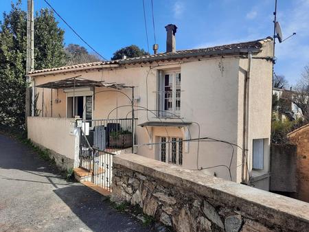 jolie maison de village avec terrasses et jardinet  dans un charmant hameau.