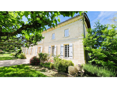 magnifique maison de 5 chambres avec dépendances  garage et piscine et un jardin de 1 3 he