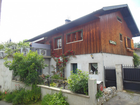 maison avec dépendance de qualité à feternes