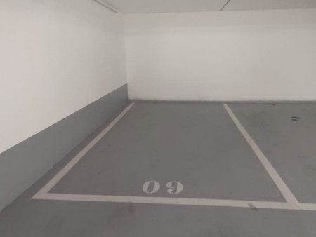 parking / box