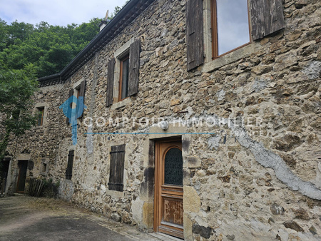 07 prades - a renover grande batisse en pierres 245 m2 + 3 hectares de terrain non attenan