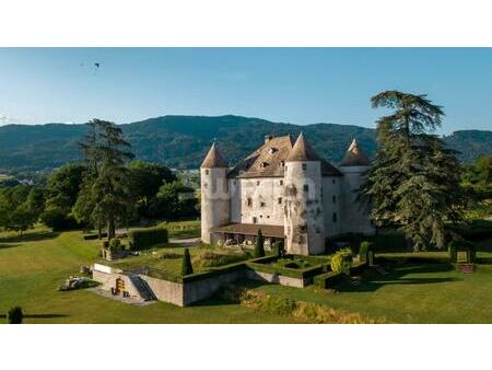 majestueux château du xvème siècle