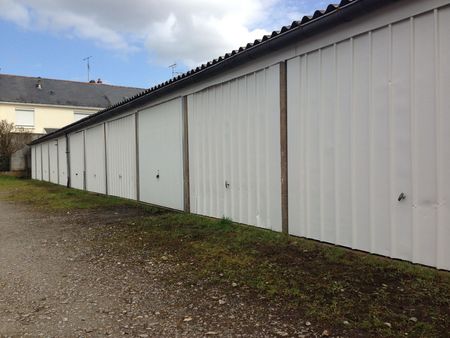 location parking / box  12.50m²  angers