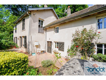 maison 5 pièces/ 3 chambres d'une surface de 190 m2 et sur u