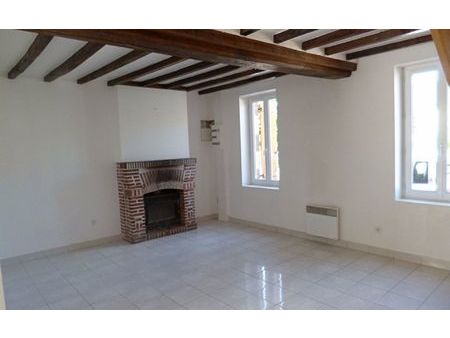 location maison  m² t-3 à villemurlin  566 €