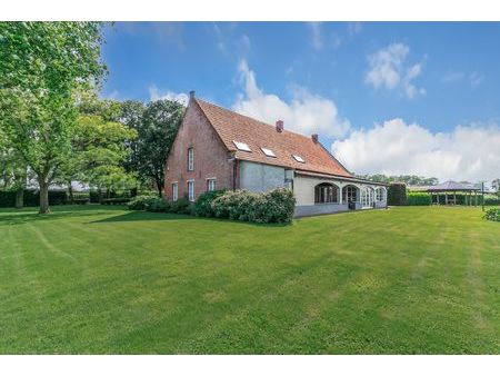 authentieke herenhoeve op ruim perceel van 5.856 m²