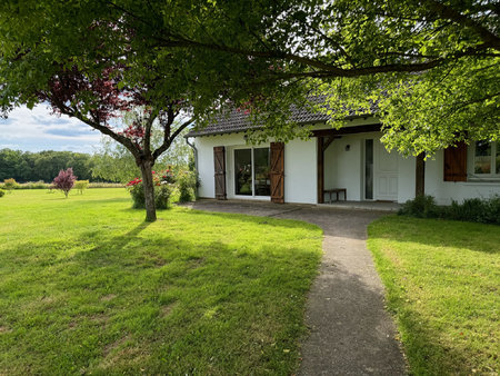 propriété contemporaine sur 1 5 ha de jardin arboré avec pis