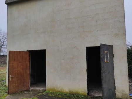 a vendre garage 45 m2 sur parcelle 1350 m2 à daignac