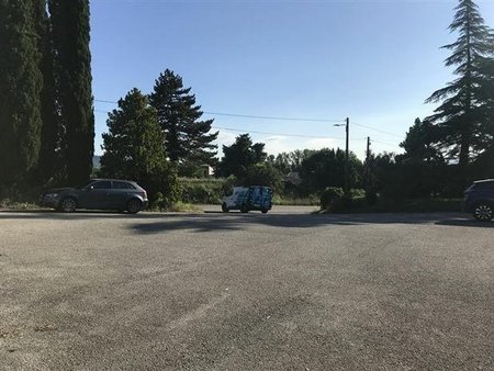 location local d'activités baix 550 m²