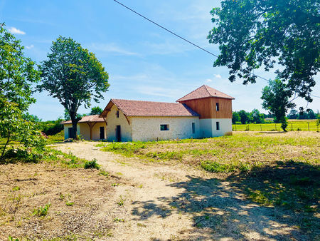 a pujols  à finir de rénover  grange en pierre avec pigeonnier