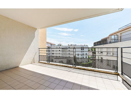 coeur monplaisir  appartement avec beau balcon de 12m² au calme