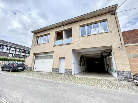 entrepot/garage/bureaux avec jardin